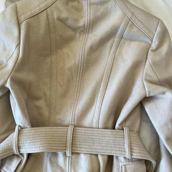 Kenneth Cole long jacket button up with belt - size 4. Will fall about mid thigh - Picture 11 of 16